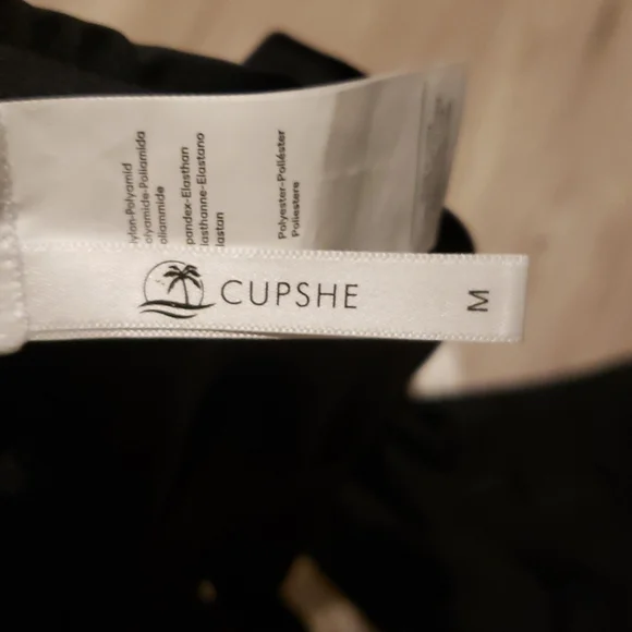 Cupshe Bikini Set (M) - Picture 8 of 10